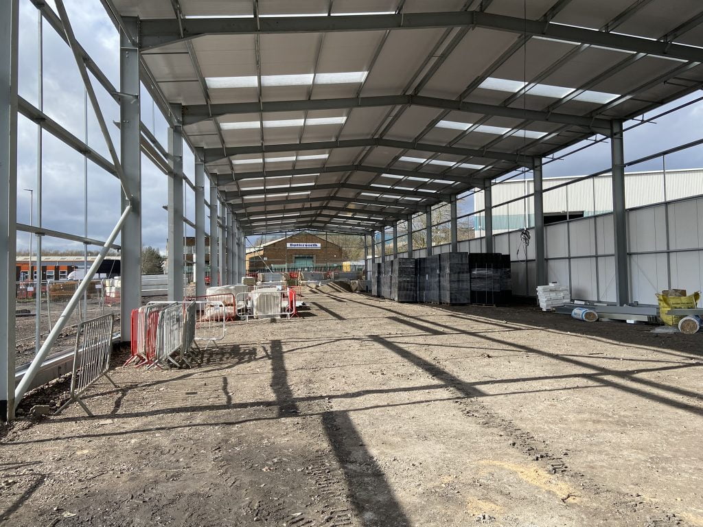 WORK ON £7.7MILLION INDUSTRIAL SCHEME IN DUDLEY CLOSE TO COMPLETION 5 WORK ON £7.7MILLION INDUSTRIAL SCHEME IN DUDLEY CLOSE TO COMPLETION